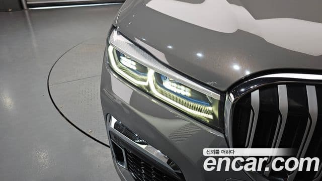 BMW 7 Series 2021 — ფოტო 33/35