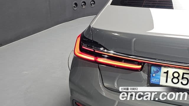 BMW 7 Series 2021 — ფოტო 20/35