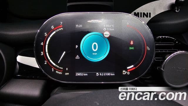 Mini Cooper S Convertible 2024 — ფოტო 8/20