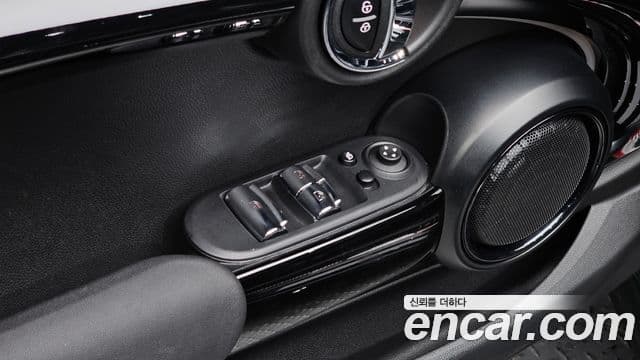 Mini Cooper S Convertible 2024 — ფოტო 19/20