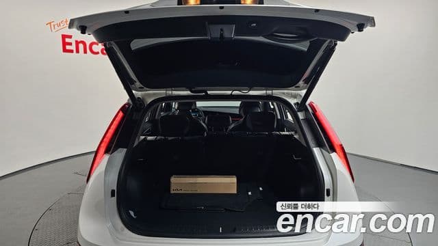 Kia Niro 2022 — Şəkil 19/20