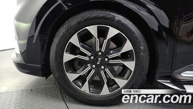 Kia Carnival 2021 — Фото 5/20