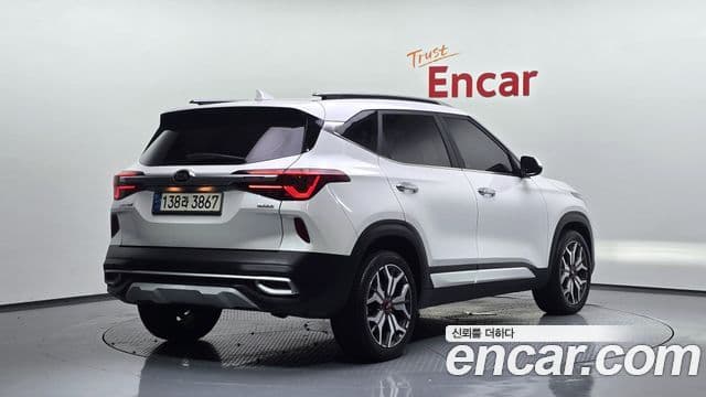 Kia Seltos 2021 — ფოტო 2/20
