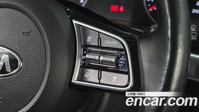Kia Seltos 2021 — ფოტო 17/20