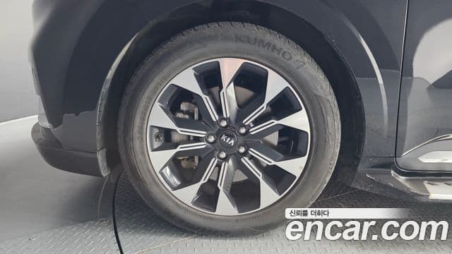 Kia Carnival 2021 — фото 5 из 20