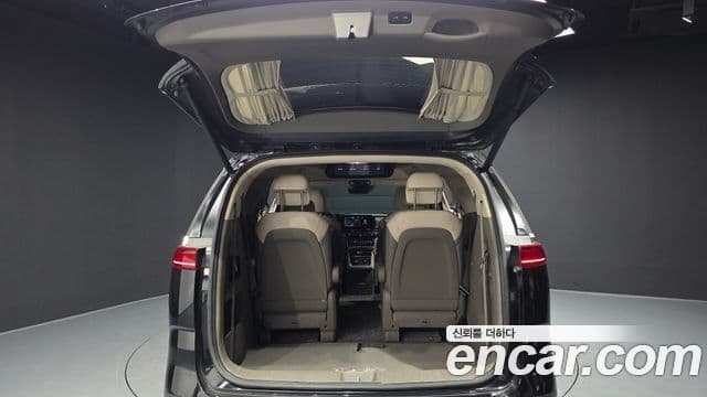 Kia Carnival 2021 — фото 20 из 20