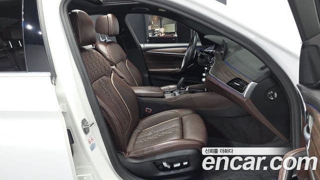BMW 5 Series 2019 — Фото 11/20