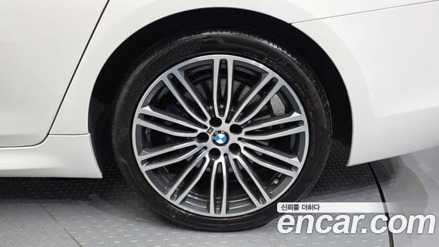 BMW 5 Series 2019 — Şəkil 6/31