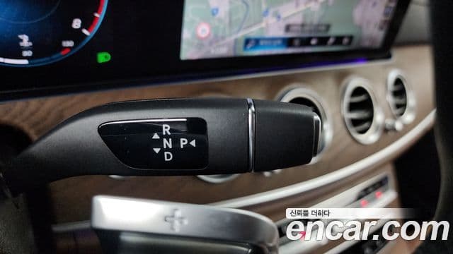 Mercedes-Benz E-Class 2023 — ფოტო 7/20