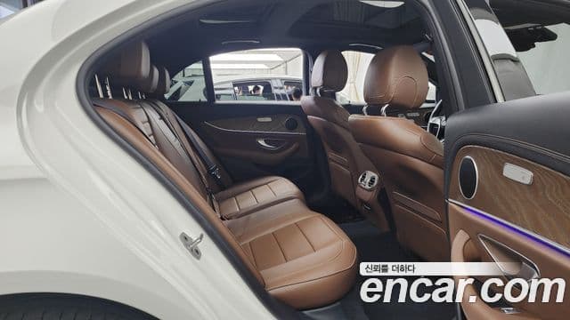 Mercedes-Benz E-Class 2023 — ფოტო 12/20