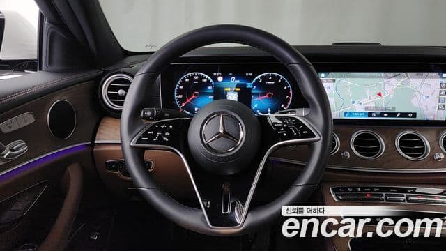 Mercedes-Benz E-Class 2023 — ფოტო 13/20