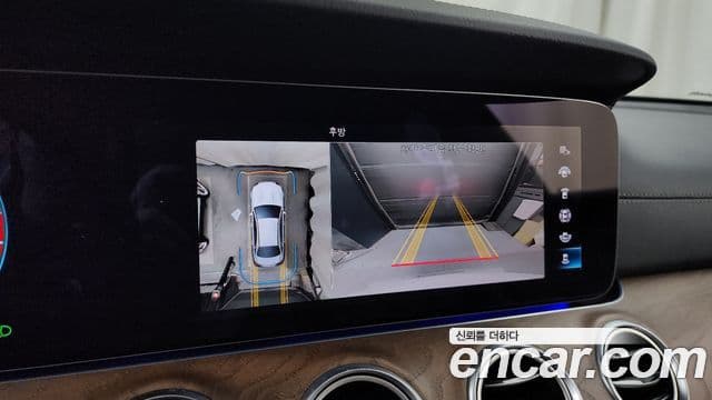 Mercedes-Benz E-Class 2023 — ფოტო 15/20