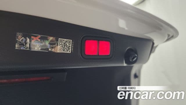 Mercedes-Benz E-Class 2023 — Photo 27/33
