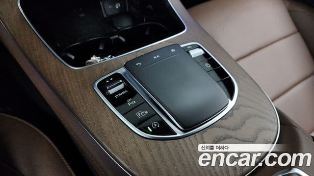 Mercedes-Benz E-Class 2023 — Photo 15/33