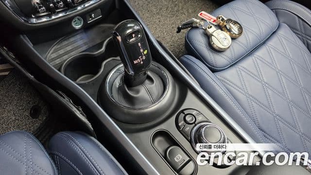 Mini Cooper S Clubman 2023 — ფოტო 17/20