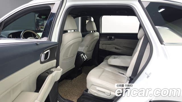 Kia Sorento 2022 — Фото 11/20