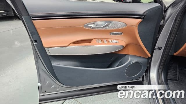 Genesis GV70 2024 — Photo 18/31