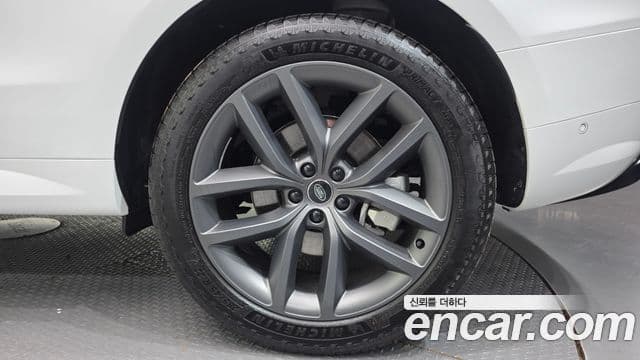 Land Rover Range Rover Sport 2025 — Photo 32/33