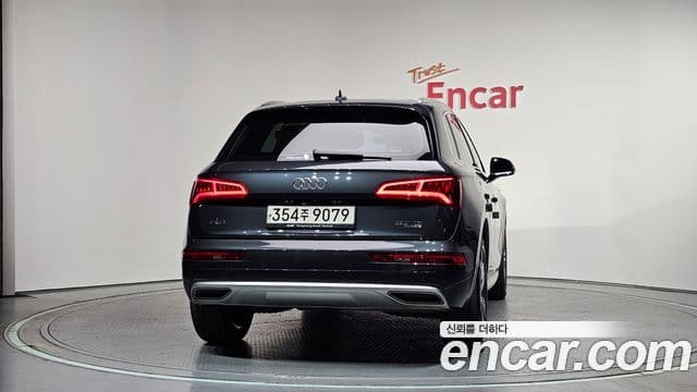 Audi Q5 2020 — ფოტო 4/20