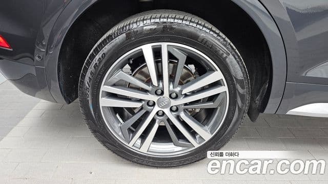 Audi Q5 2020 — ფოტო 5/20
