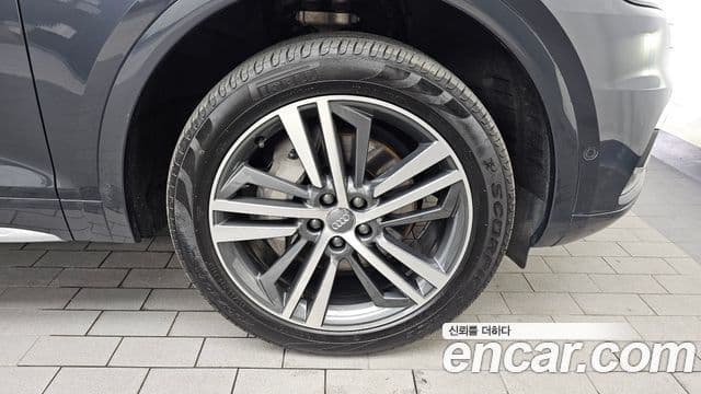 Audi Q5 2020 — Photo 11/37