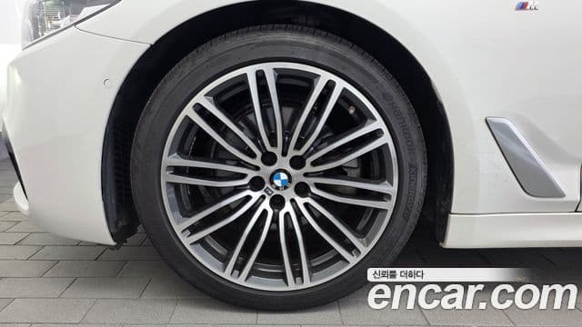 BMW 5 Series 2020 — ფოტო 5/20