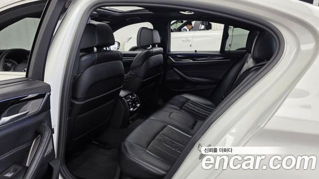 BMW 5 Series 2020 — Photo 19/35