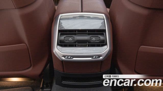 BMW 7 Series 2024 — Фото 16/20