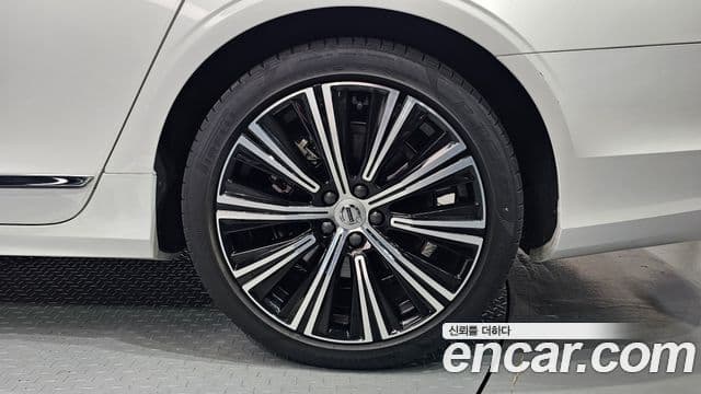 Volvo S90 2023 — Photo 19/31