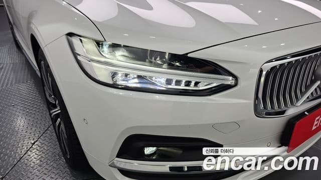 Volvo S90 2023 — Photo 30/31