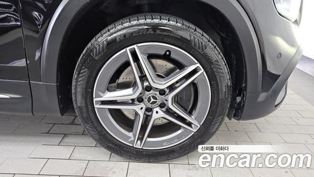 Mercedes-Benz GLB-Class 2020 — Photo 8/30