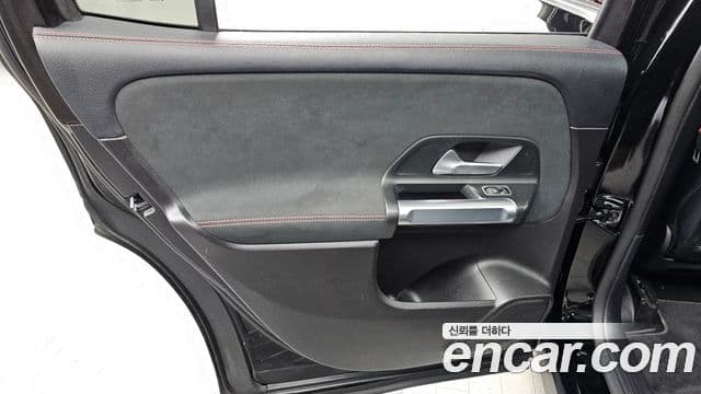 Mercedes-Benz GLB-Class 2020 — Photo 26/30