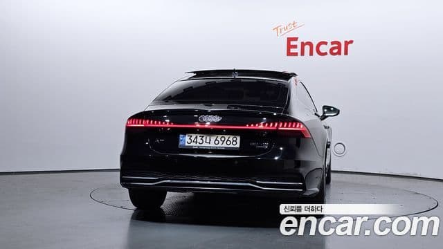 Audi A7 2021 — ფოტო 4/20