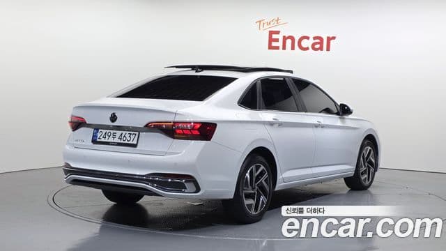 Volkswagen Jetta 2022 — ფოტო 2/20