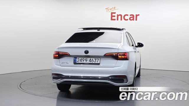 Volkswagen Jetta 2022 — ფოტო 4/20