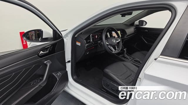 Volkswagen Jetta 2022 — ფოტო 10/20