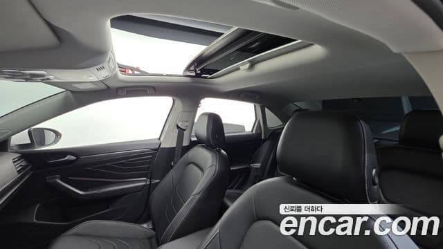 Volkswagen Jetta 2022 — ფოტო 16/20