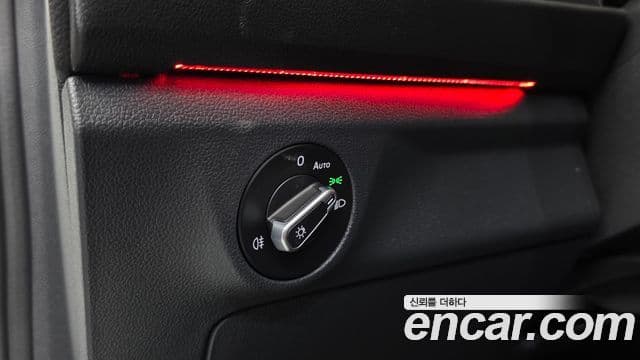 Volkswagen Jetta 2022 — ფოტო 19/20