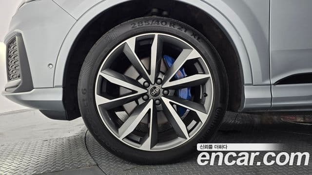 Audi Q7 2023 — ფოტო 4/20