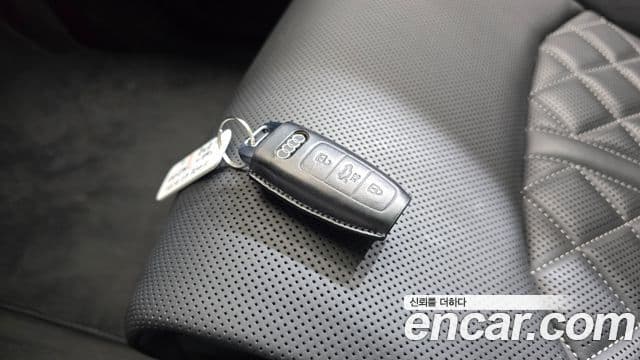 Audi Q7 2023 — ფოტო 15/20
