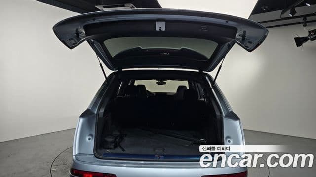 Audi Q7 2023 — ფოტო 17/20