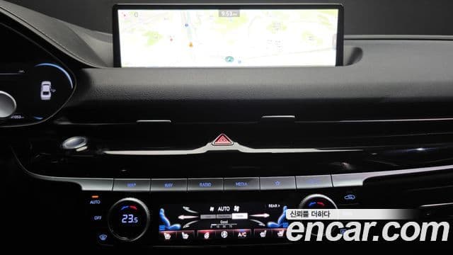 Genesis Electrified G80 2022 — Şəkil 16/20