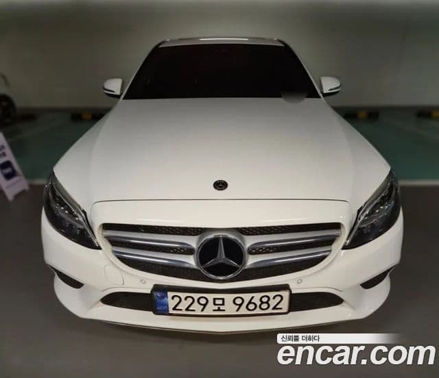Mercedes-Benz C-Class 2019 — ფოტო 1/11