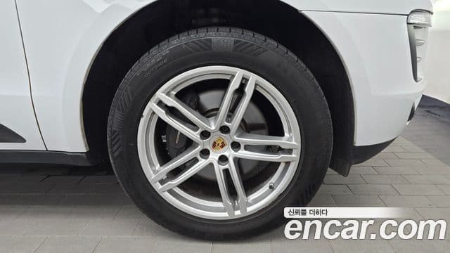 Porsche Macan 2018 — Şəkil 12/20