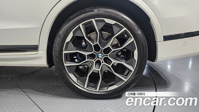 BMW X7 2025 — Photo 23/35