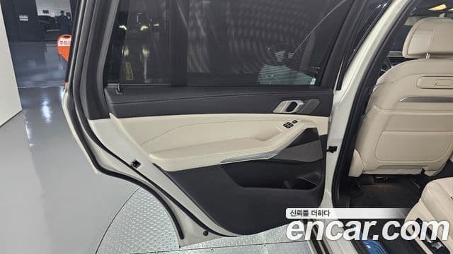 BMW X7 2025 — Photo 17/35