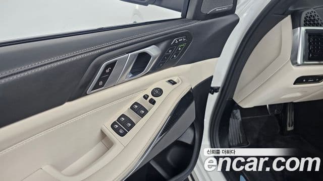 BMW X7 2025 — Photo 28/35