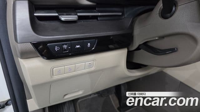 Kia Carnival 2021 — Фото 12/20