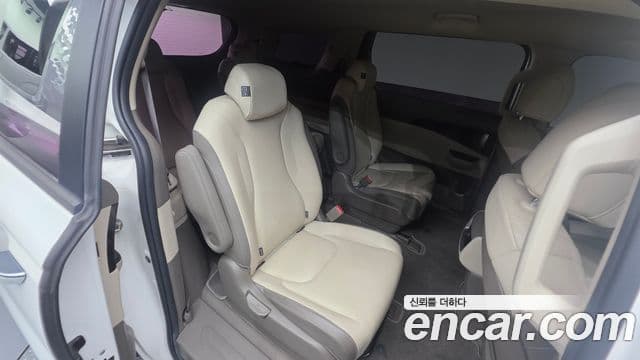 Kia Carnival 2021 — Фото 18/20