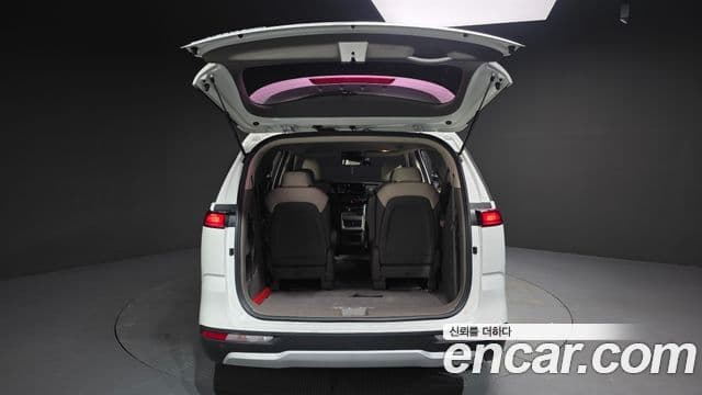 Kia Carnival 2021 — Фото 19/20